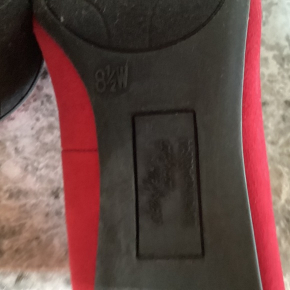 8.5 w red heels - Picture 3 of 5